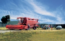 949-11003 HO FARM COMBINE KIT W/GRAIN CORN HEADS