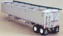 437-6000 HO WILSON 43' GRAIN TRAILER SILVER BODY/BLACKTRAP