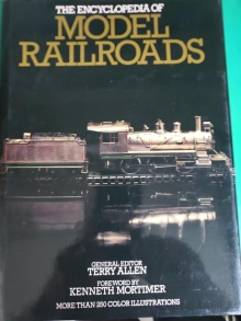 BOK-0-7064-0989-2 THE ENCYCLOPEDIA OF MODEL RR [USED]