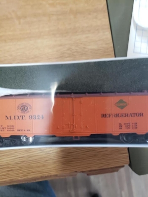 TMI-8709-2 HO ILLINOIS CENTERAL REEFER [STEEL WHEEL-KD COUPLERS]