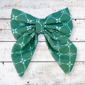 Bow - Green Criss Cross