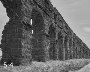 Roman Aquaduct 3355BW